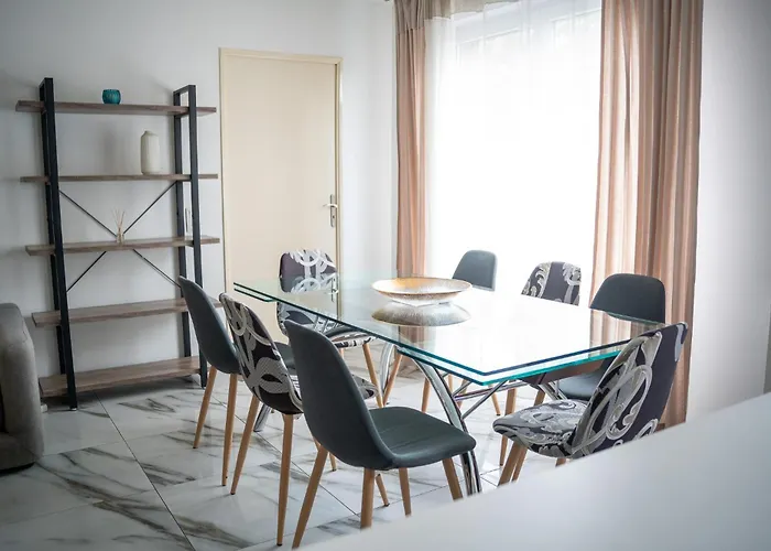 Appartement 4 Chambres Proche Stade De France, Parking Et Balcon Sur Jardin