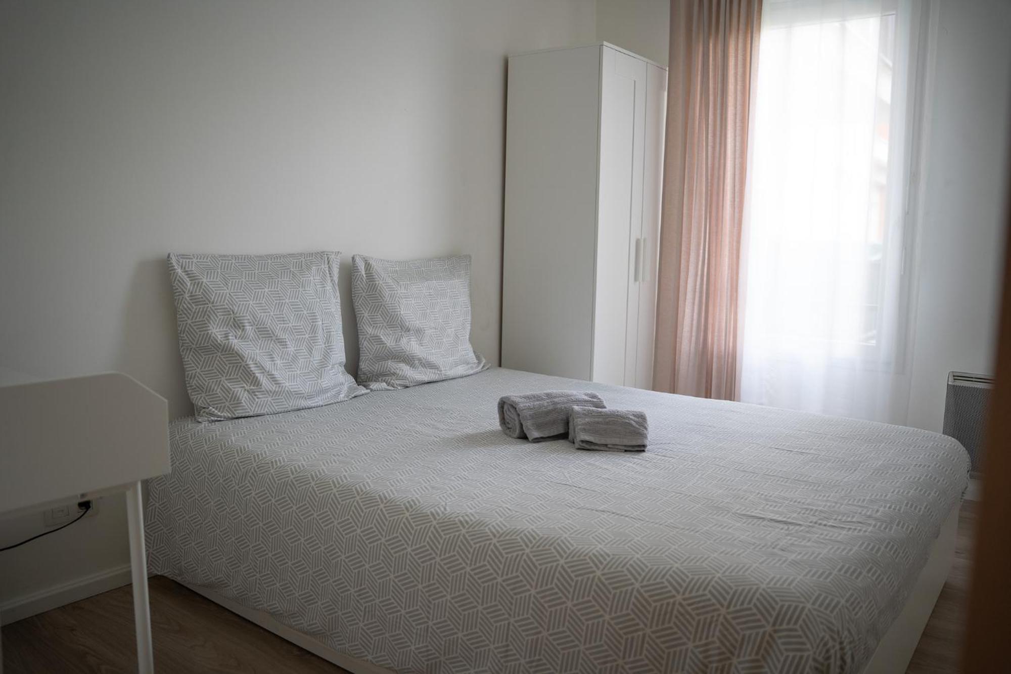 4 Proche Stade De France, Parking Et Balcon Sur Jardin Appartement