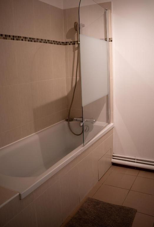 4 Proche Stade De France, Parking Et Balcon Sur Jardin * Aubervilliers